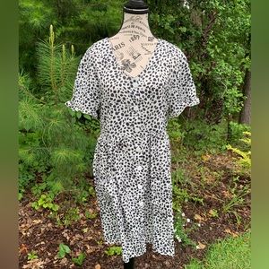 Beachsissi cover-up, smock, or dress.